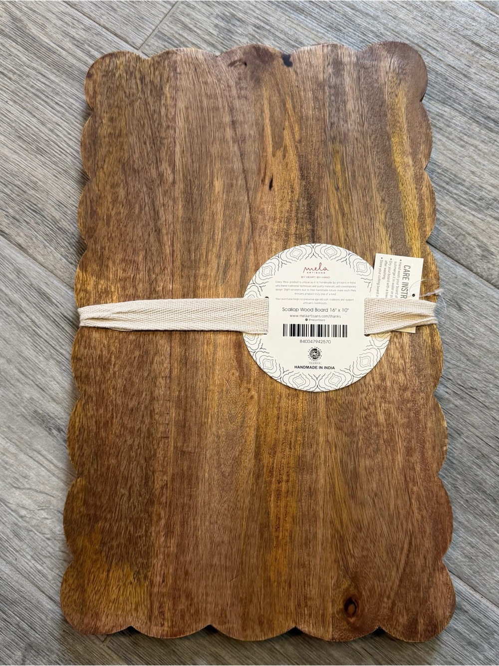 Mela Artisans Scalloped Edge Mango Wood Cutting Board 16 X10 NEW Charcuterie